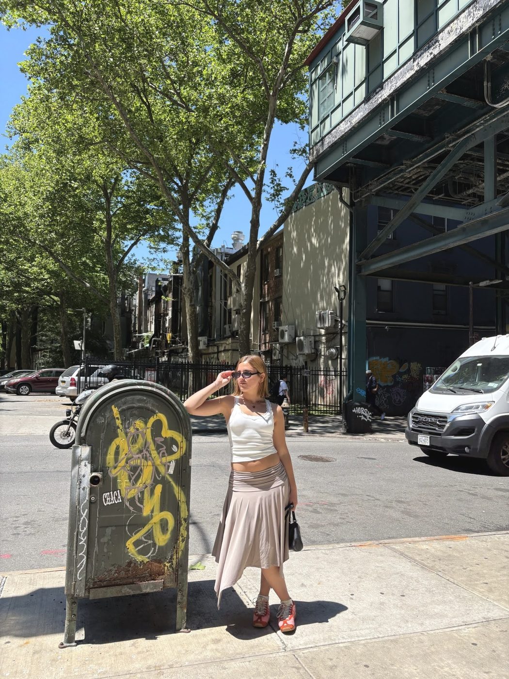 Milagros posando en una calle de Nueva York